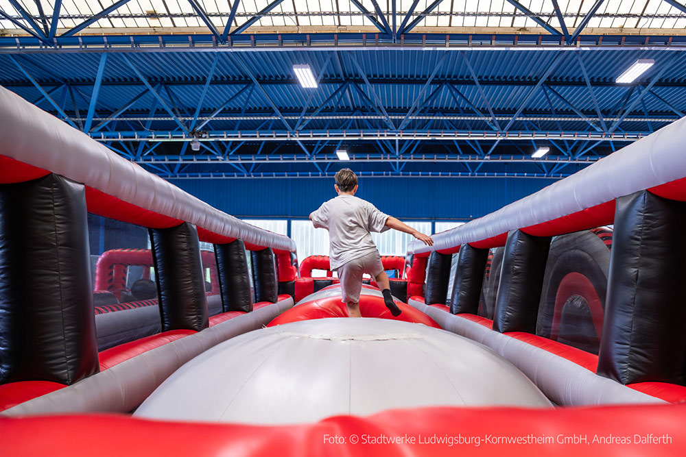 Ninja-Parcours als Sommerprogramm in der Eishalle Ludwigsburg